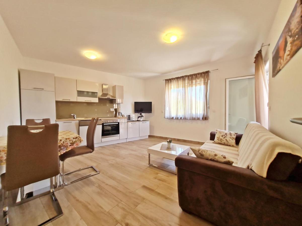 Ab Villa بودْسْتغانا المظهر الخارجي الصورة